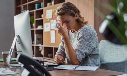6 Red Flags That You Have Too Much Stress at Work in 2024